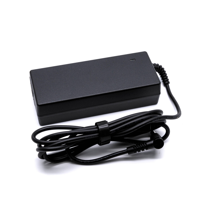 PEAQ PNB G2015-I5N1 (MSN 30020665) Laptop adapter 90W